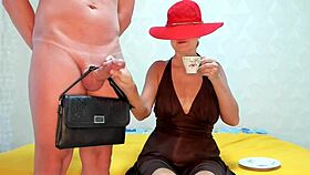 Femdom Cfnm Foodfetish Handjob Cumshot!