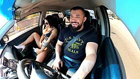 Passageira safada entra no uber sem calcinha e motorista n�o resiste