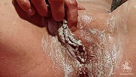 ich rasiere mir die muschi - i shave my pussy.