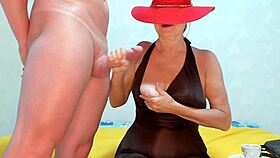 Femdom Cfnm Foodfetish Handjob Cumshot!