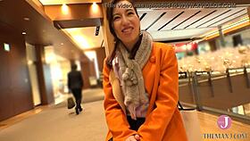 Beautiful wife picked up for nakadashi climax