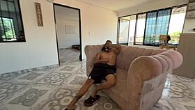 Hermanastro que haces con mis calzones mi pequeña hermanastra me descubre jalandomela con sus calzones y se antoja de una dura follada