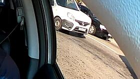 Passageira safada entra no uber sem calcinha e motorista n�o resiste