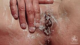 ich rasiere mir die muschi - i shave my pussy.