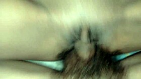 น้ำพุ่งเข้ารูหีเพื่อนสาวอย่างรุนแรง