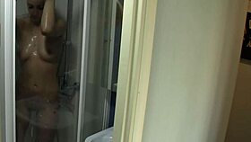 HOMEMADE VIDEO OF MY NUDE GIRLFRIEND BATHING