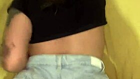 Amateur girl with a big ass fucked without taking off her shorts