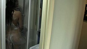 HOMEMADE VIDEO OF MY NUDE GIRLFRIEND BATHING