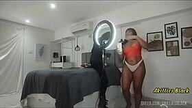 Blogeira safada gives pussy to air conditioner technician and cums hard on big black cock