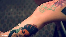 i'm the princess, tied up for foot worship, oh god it's so kinky