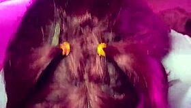 Hijastra gran culo recibe polla en coño mojado