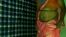 hot shemale performs mujra in saree