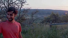 haciendo senderismo y acabo follando en una ermita