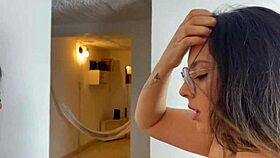 Follando con mi amiga rubia y le meto un dildo en su rico co�o-ambar prada