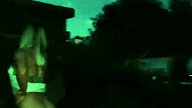 Aventura noturna na ferrovia ela se exibindo e levando uma bela gozada dentro do cuzinho com muita adrenalina pois quase fomos flagrados vagninho e luna oliveira