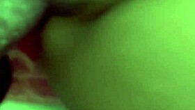 Convenc� a mi vecina de 18 a que me dejara follarla, su pussy shaved y petite.