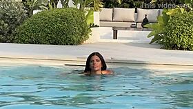 Can This Latina Deepthroat After Bath?