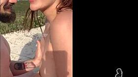 casada ruiva cavalona dando na praia e tomando leitinho a safada adora dar a buceta escondido