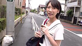 ちっぱい美尻j●・ましろちゃんは、周りの友達には内緒で楽しんでいるスケベな女の子w出会って早々に下着（白！）を見せてくれるエッチな彼女 気持ちよくなれるお薬をプレゼント！