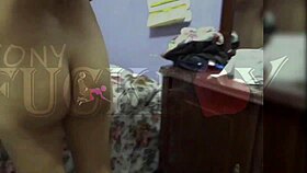 Solo Tenia Que Mirar Como Juega Con Su Dildo Nuevo Pero No Pude Resistirme Y Me La Cogí Por El Culo De Perrito?