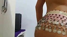 odalisque shakes hips nicely