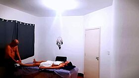 I seduce the masseur with my wet pussy