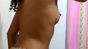 odalisque shakes hips nicely