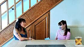 Tutty brune sublime se régale avec cette bite