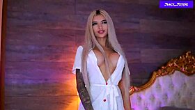 juicy jessye teases tits and dildos her pussy