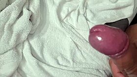 amatoriale sega erotica geme e si sega nel letto - cazzo duro da prendere in bocca