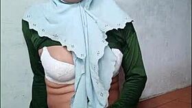 Shemale Hijab Ride A Big Dildo And Cum