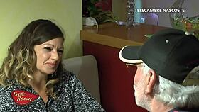 Erotic room- ospite morena capoccia