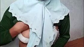 Shemale Hijab Ride A Big Dildo And Cum