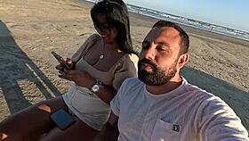 cuspe e toma no cuzinho foda anal em público na praia