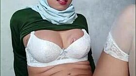 Shemale Hijab Ride A Big Dildo And Cum