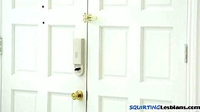 Facesitting Milf Squirts During Threesome 😏