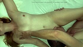 Dei uma chupada intensa na xoxota da branquinha que fez ela gozar bem gostoso na minha boca