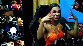 didy reis shows her beautiful tits on podcast