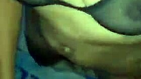 Vecina de culo perfecto se deja follar pequeña vagina joven amigo del padre