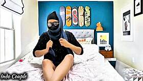 Lonely Muslim Wife Feels Need For Fuck Uses Dildo Alone