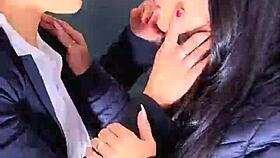 Duas putas morenas safadas se lambem e gozam sem parar