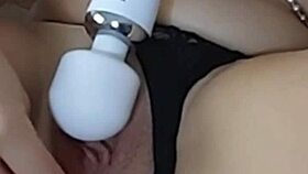 Mon Vibro Pour Mon Clito et Un Lush Pour Ma Chatte