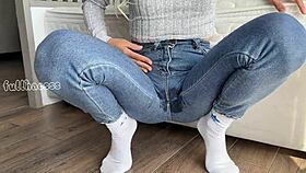 Amateur woman squirts cum in tight wet leggings