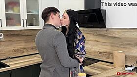 heeramandi ki randi - nazriya ki maari - mootne wala video