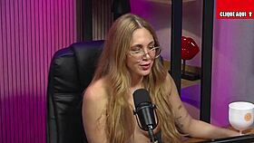 Blonde bombshell orgasms with vibrator