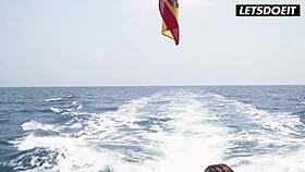 गिनेбра बेलुच्ची मारिलिन क्रिस्टल इसिज्जू लेस्बियन थ्रीसम यॉट पर