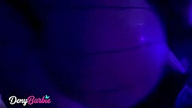 milf gostosa da bunda grande transa com boy no meio da balada