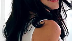 smoking hot brunette muse jade elizabeth shows off big boobs outdoor