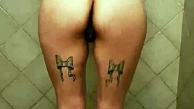 Gran Culo Se Mueve en la Ducha