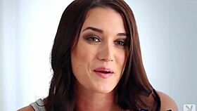 smoking hot brunette muse jade elizabeth shows off big boobs outdoor